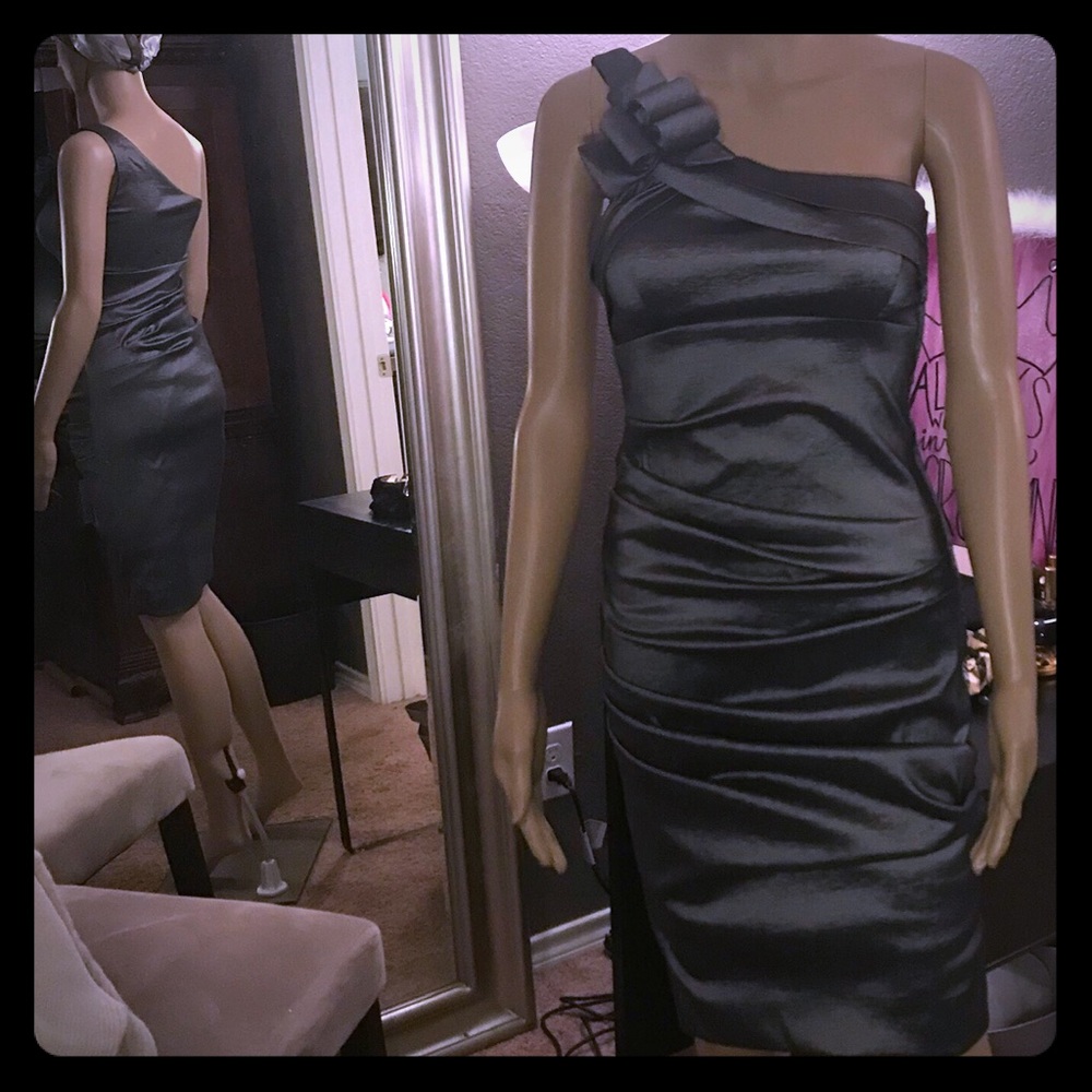 Shimmering gray banquet party dress
